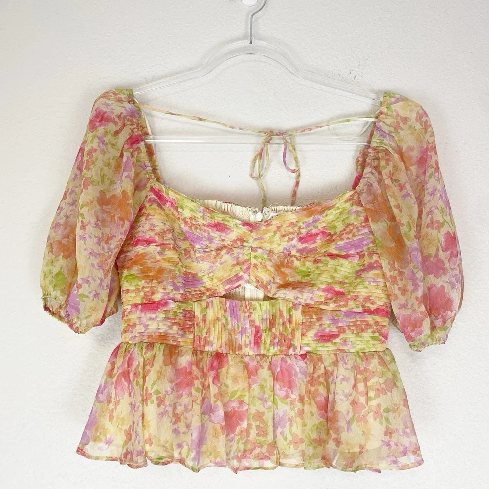 ASTR The Label Arlet Top M Yellow Multi Floral Puff Sleeve Smocked Peplum Blouse